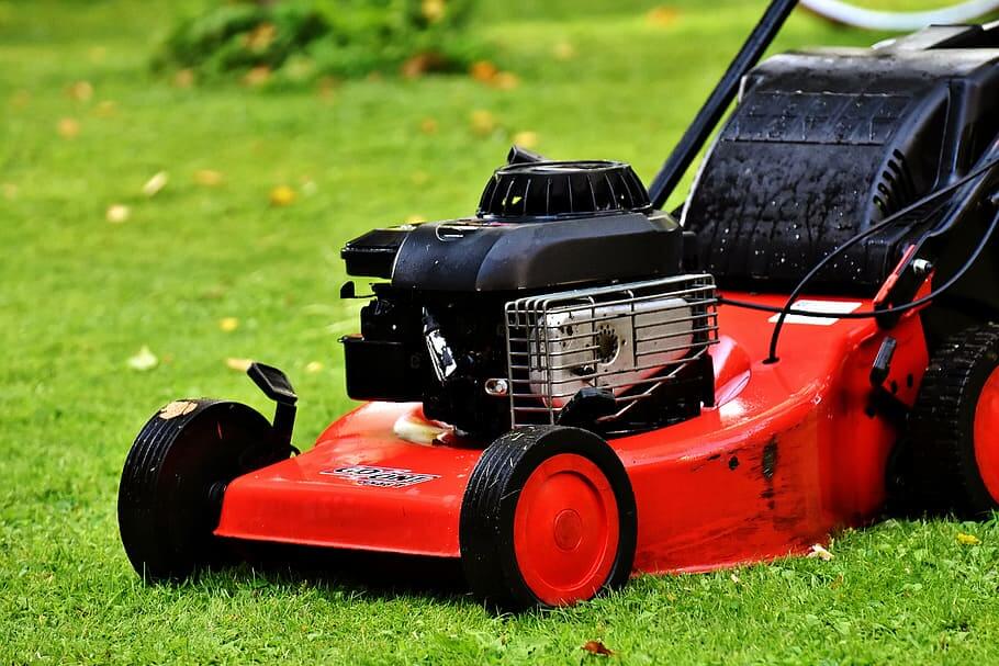 how-many-hours-does-a-lawn-mower-engine-last